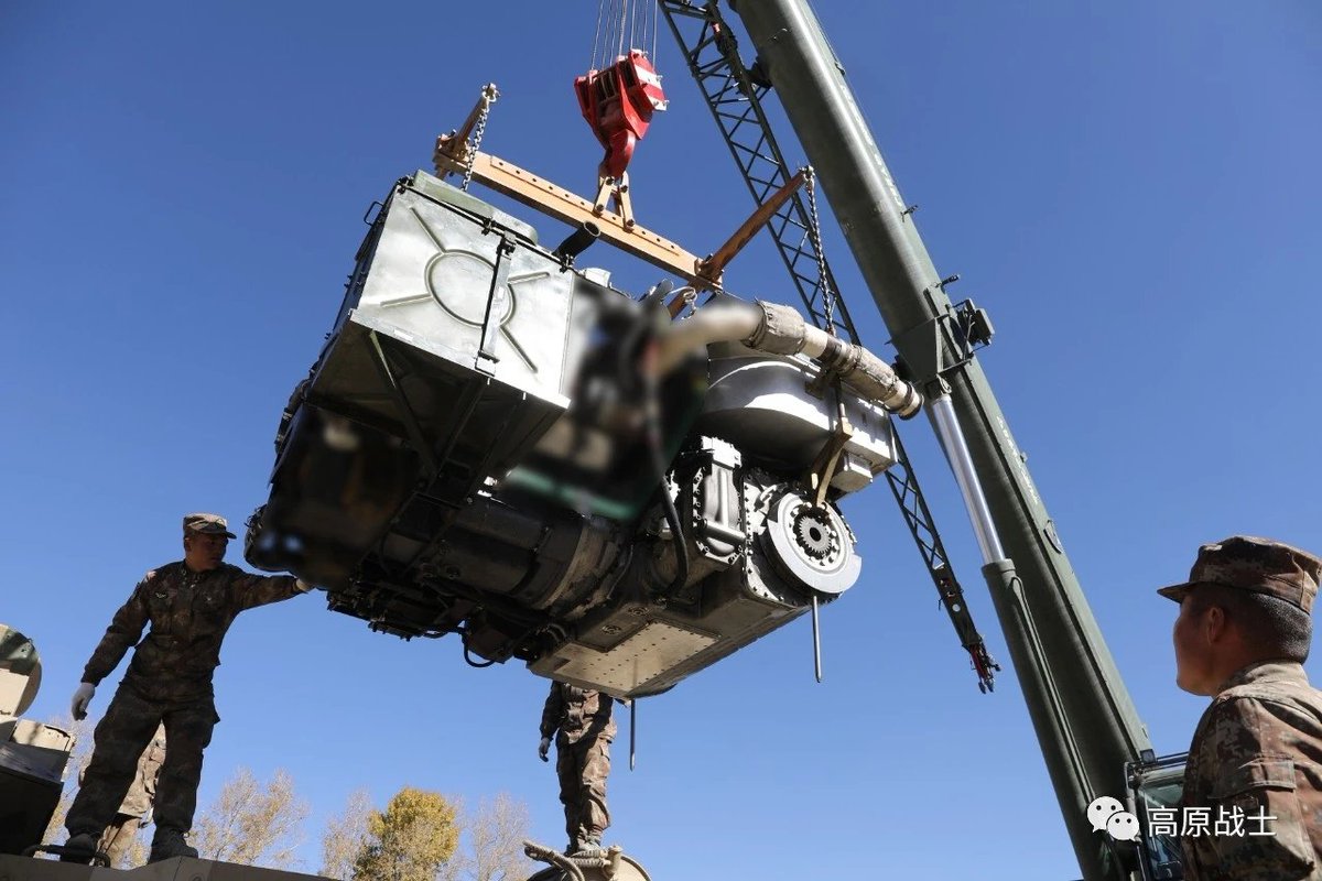 TheDeadDistrict's tweet image. PLA's Type-15 tank and it's integrated powerpack.
#PLA #China #type15