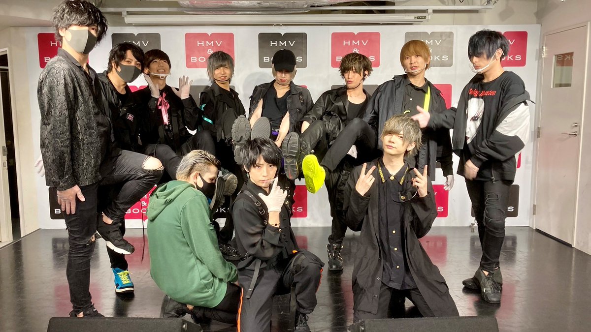 Hmv Books Shibuya 新世紀えぴっくすたぁネ申 秘密結社ニルヴァージュ 本日は 超ウイルスバスターズ 合同リリースイベントにお越し頂きありがとうございました 当店限定ブックカバーにサインを入れて頂きました 抽選で1名様にフォロー Rtで