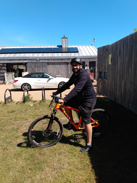 PeacehavenHub's tweet photo. This is Dr. Labib who borrowed a bike with #cycles4keyworkers, he goes for hour long bike rides several times a week., he says;
“I am really enjoying cycling thanks…Thanks again for the bicycle I am very grateful for partaking in the Cycles 4 Key Workers scheme” https://t.co/0xf9Tny7Vi