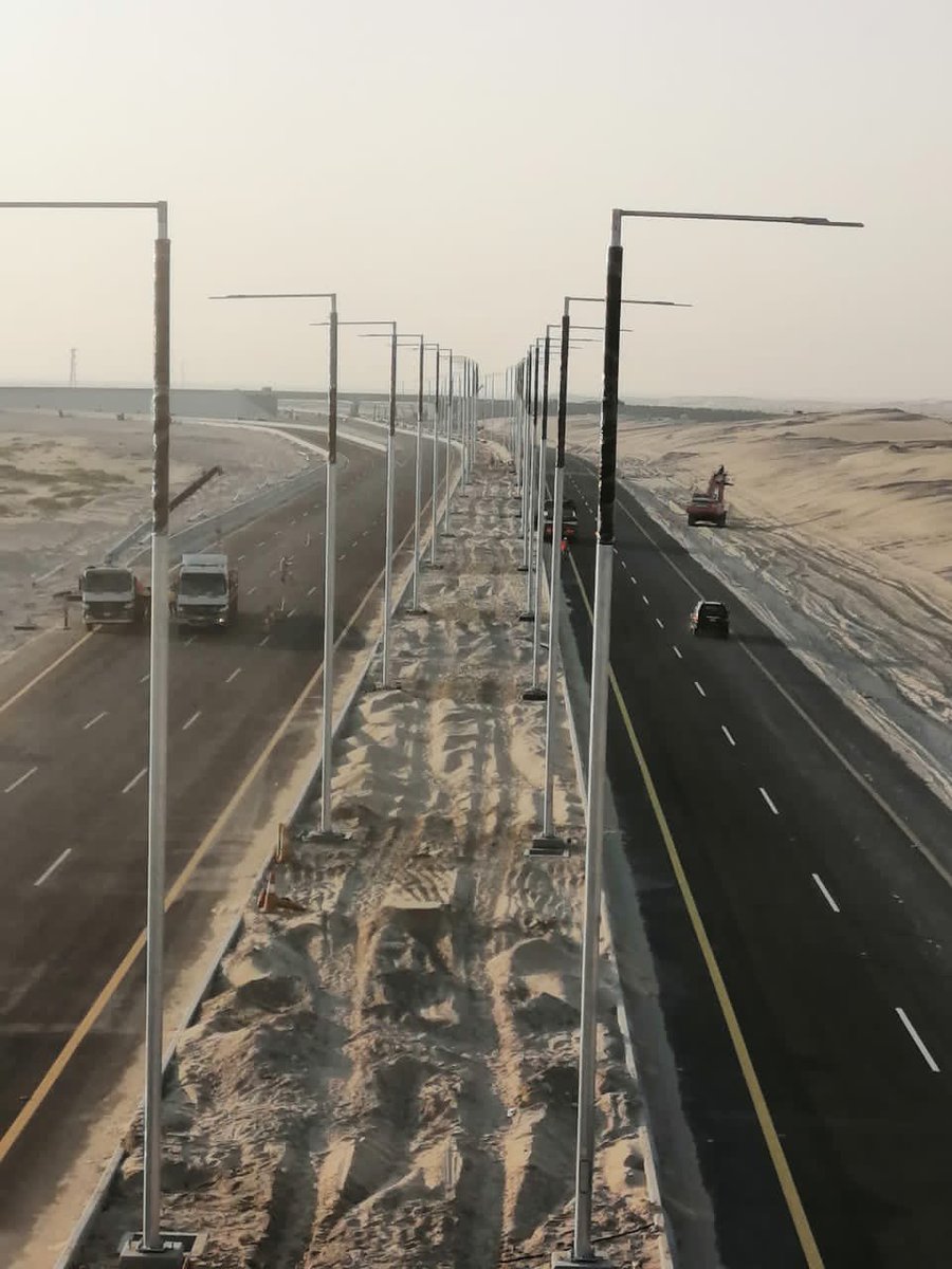 power_lines_Co's tweet photo. بدء اعمال تركيب انارة الشوارع بالطاقة الشمسية في #مدينة_الملك_سلمان_للطاقة - سبارك. تقنية جديدة و تصميم فريد حيث يحتوي النظام على الوح شمسية اسطوانية مدمجة مع الاعمدة ومتحكم ذكي يتيح ربط نظام الانارة بنظام التحكم المركزي للمدينة، ومزود بمستشعرات حركة وقابل لربط كاميرات مراقبة. https://t.co/be94SgjBSm