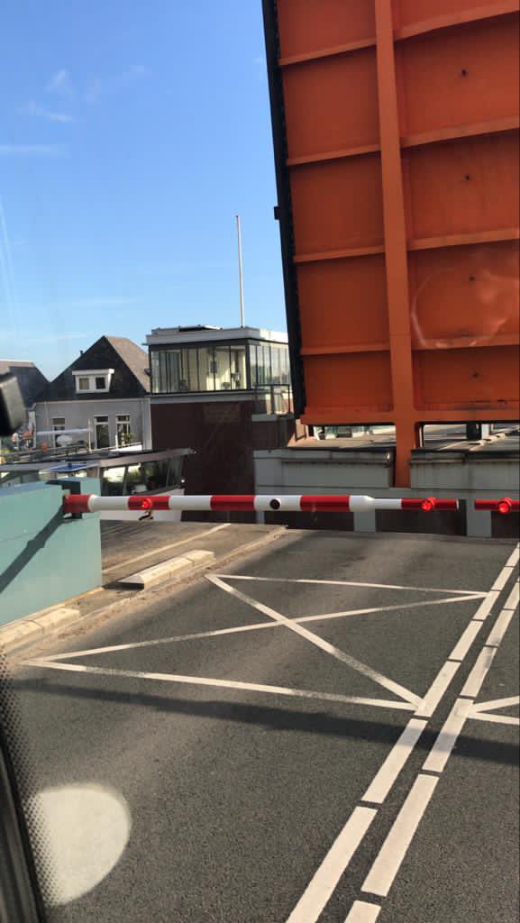 BussieChauffeur's tweet photo. Zo ongeveer iedere brug over was open en dat in één slag..: #lijn147 https://t.co/SrPh0rxAPI