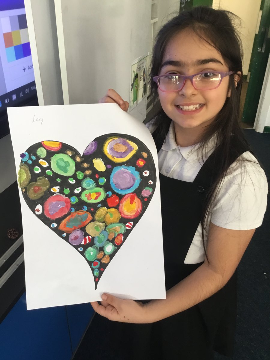 BrynHafodPrm's tweet photo. Blwyddyn 4 Glas had a great afternoon yesterday following the inspiration of the artist #Kandinsky. They created some rainbow hearts ready for our focus of ‘The History of the NHS‘ for our new project #APlaceInTime 🌈🖤 https://t.co/hN6hGcby6s