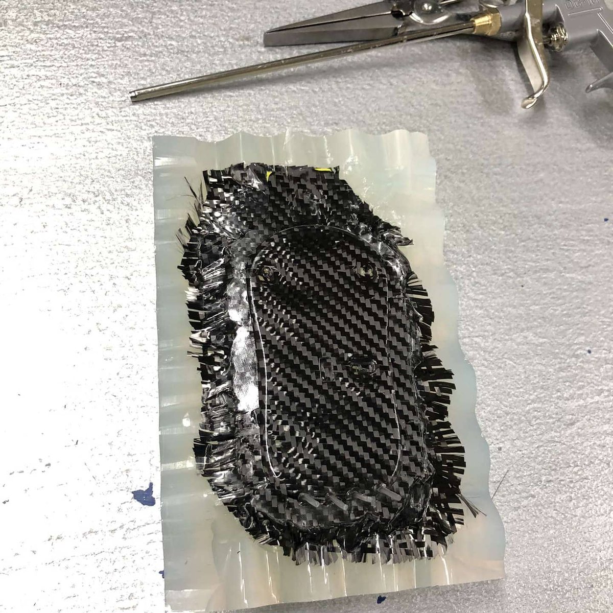 FRONB_Gaming's tweet photo. Working hard to finalize the Triumph X design. At the same time, we have been messing around some more with carbon and aramid fiber (Kevlar-material, second picture).

First out is the Triumph X. More info about launch soon, sign up at https://t.co/K8s8PtPqzZ!! 

#esports #gaming https://t.co/78xvWyWyY5