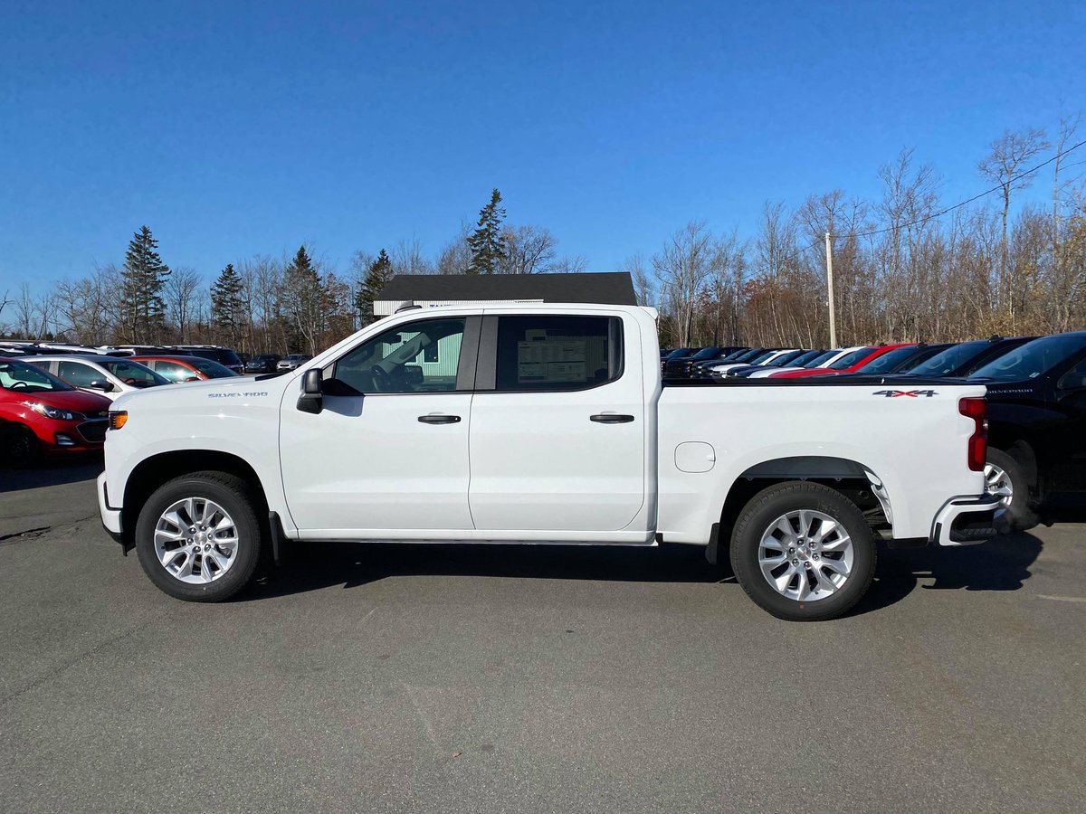 TantramarChev's tweet photo. Ready for something new? ✨ Come by for a test drive in one of our new 2021 trucks! Our sales team is here to help you find exactly what you're looking for! Open until 8:00pm! #TantramarTrucks #SteeleAutoGroup #Chevrolet #Silverado https://t.co/pXH3EyJryt