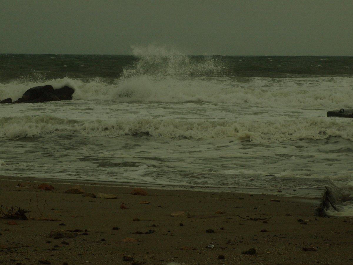 _Harry250's tweet photo. hoy el mar estaba furioso https://t.co/AOcLc4zGE4