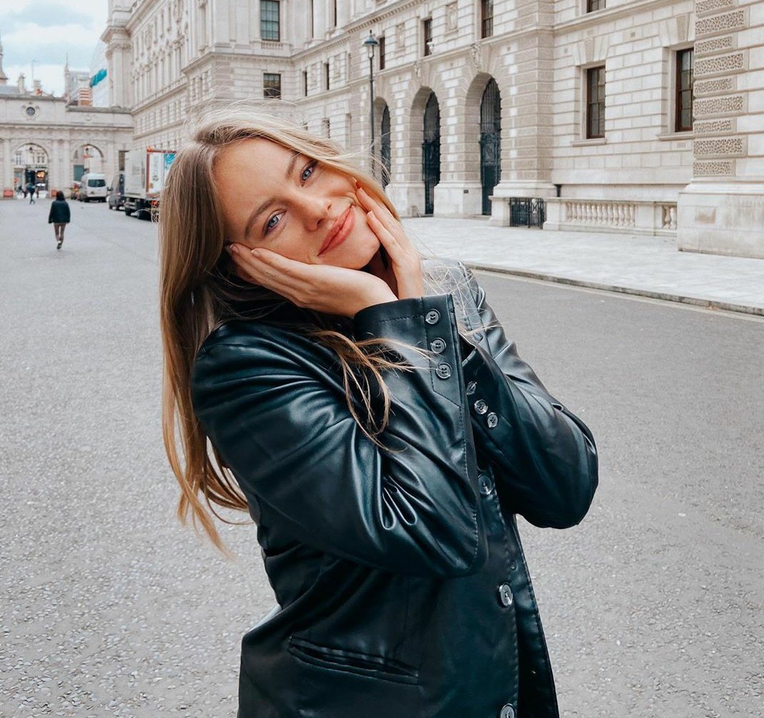 gingxrsug's tweet photo. ⚠️U.Hey!Estoy buscando darle una 2° vida a Suki por lo que me gustaría volver a activarla. La pecosa necesita tramas de todo tipo (Amistad,enemistad,compis de piso,atracciones...) Dadle al ♥️y me paso por el dm (toda idea que surja es buena) gracias por el RT! Mirad que carita!⚠️ https://t.co/X4xkViwr0E