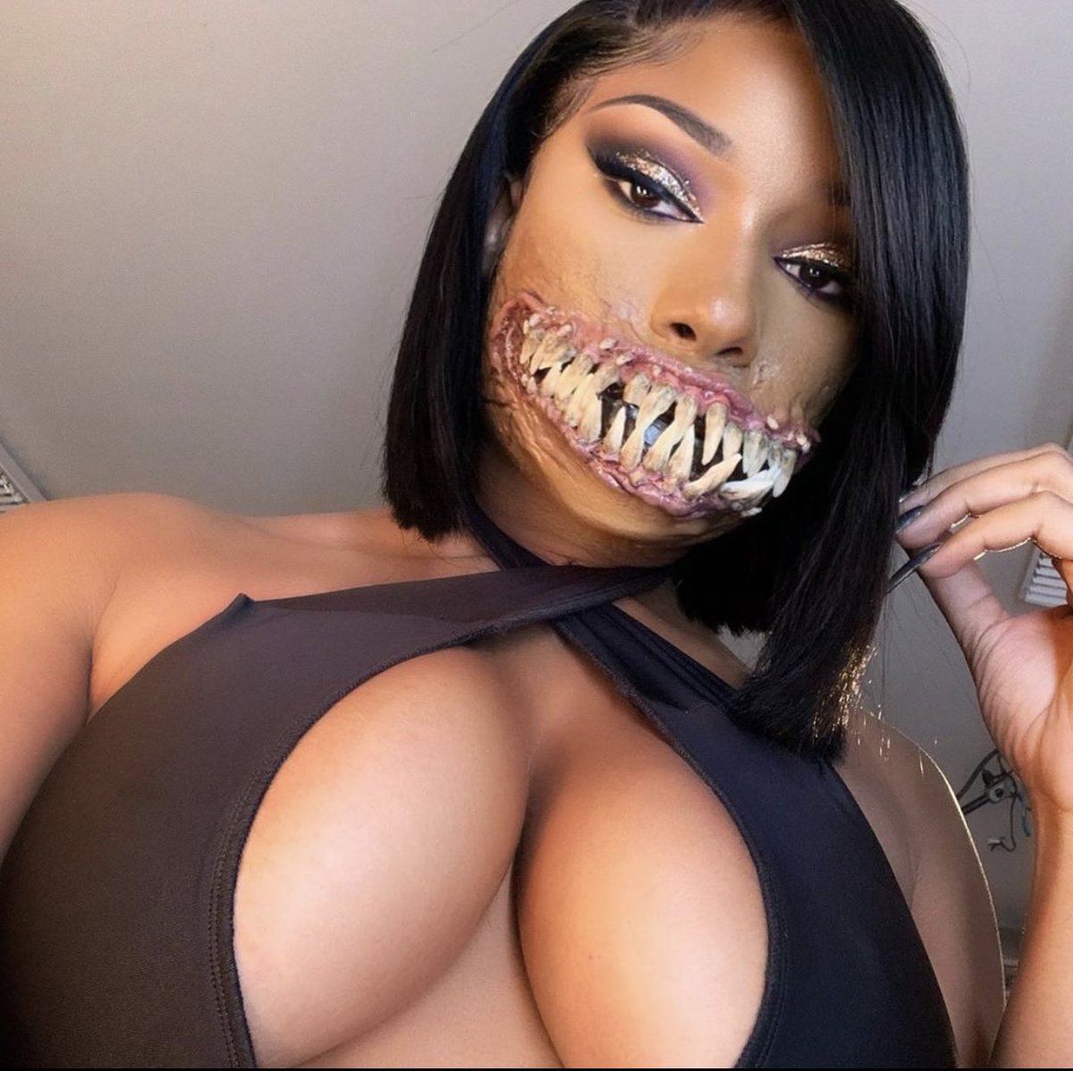 istaychillin_'s tweet photo. All them raggedy teeth n I still want that slurpy slurp from her https://t.co/I0Ds9TWa45