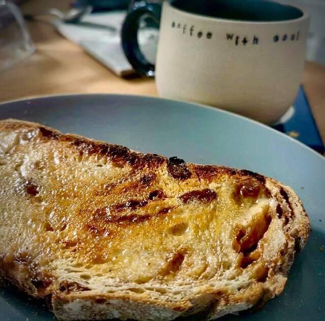 LaBonneParis1's tweet photo. Ahhh! Wonderful spiced apple aromas in around my little bake house today.. Levain aux Pommes d’Epices (Spiced Apple Sourdough) for @PiesseRosie #funkyfrankwell #shrewsbury. Toasted, sliced and slathered with butter & jam. The perfect comfort food.... https://t.co/bwHq5Sz58s