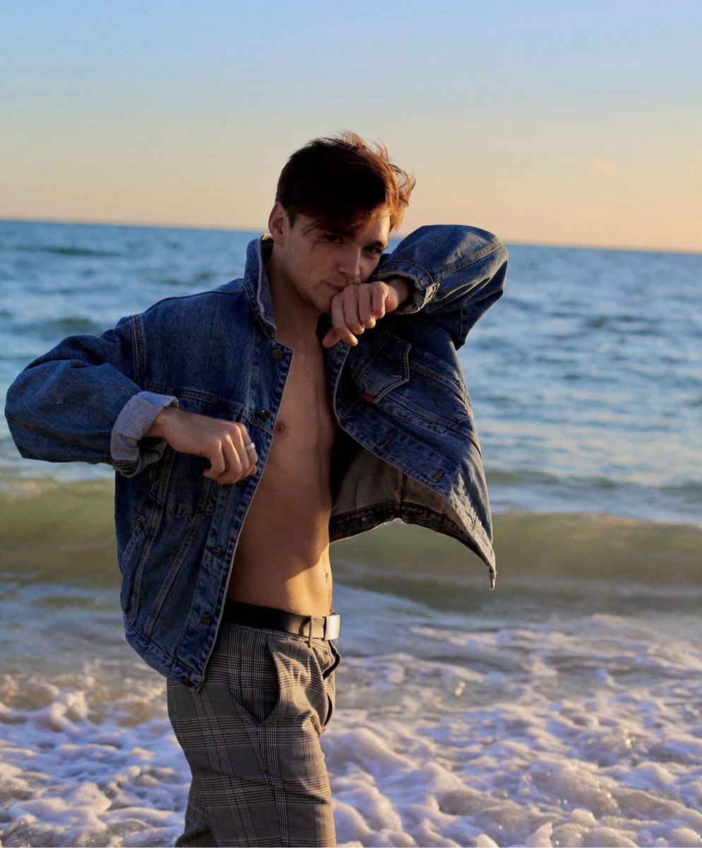 GLAMproductions's tweet photo. #Actor -GLAM productions - Dylan Raffin - Majorca Film Festival - Working hard -#GLAMproductions #GLAMshopTV @NetflixFR #Model #fashionstyle #Hollywood #Filmmaker https://t.co/U5WwdXRlug