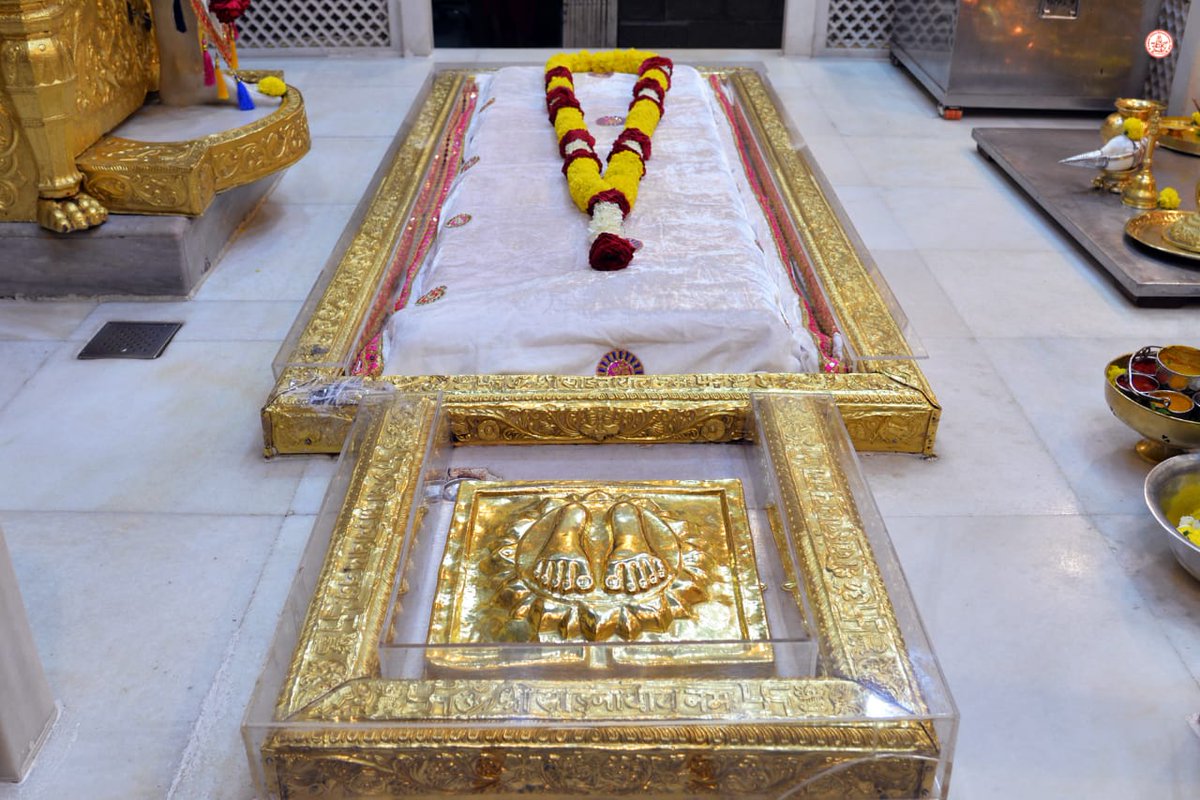 SSSTShirdi's tweet photo. *श्री साईबाबा संस्थान विश्वस्तव्यवस्था,शिर्डी*
 *गुरूवार दि.०५ नोव्हेंबर २०२०*
     *🌺 धुपारती  🌺* https://t.co/3J1y2QC4ka