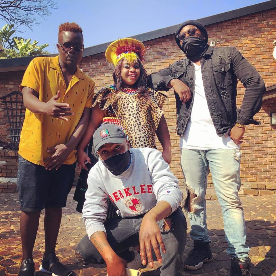 RADA_LVL's tweet photo. #TeamAweMa

New single by @misstwaggy feat. @DjChaseSA &amp; @RADA_RSA "Awe Ma" is out everywhere! 

Download, stream &amp; share. 

#AweMa https://t.co/ImLsZJ5McD