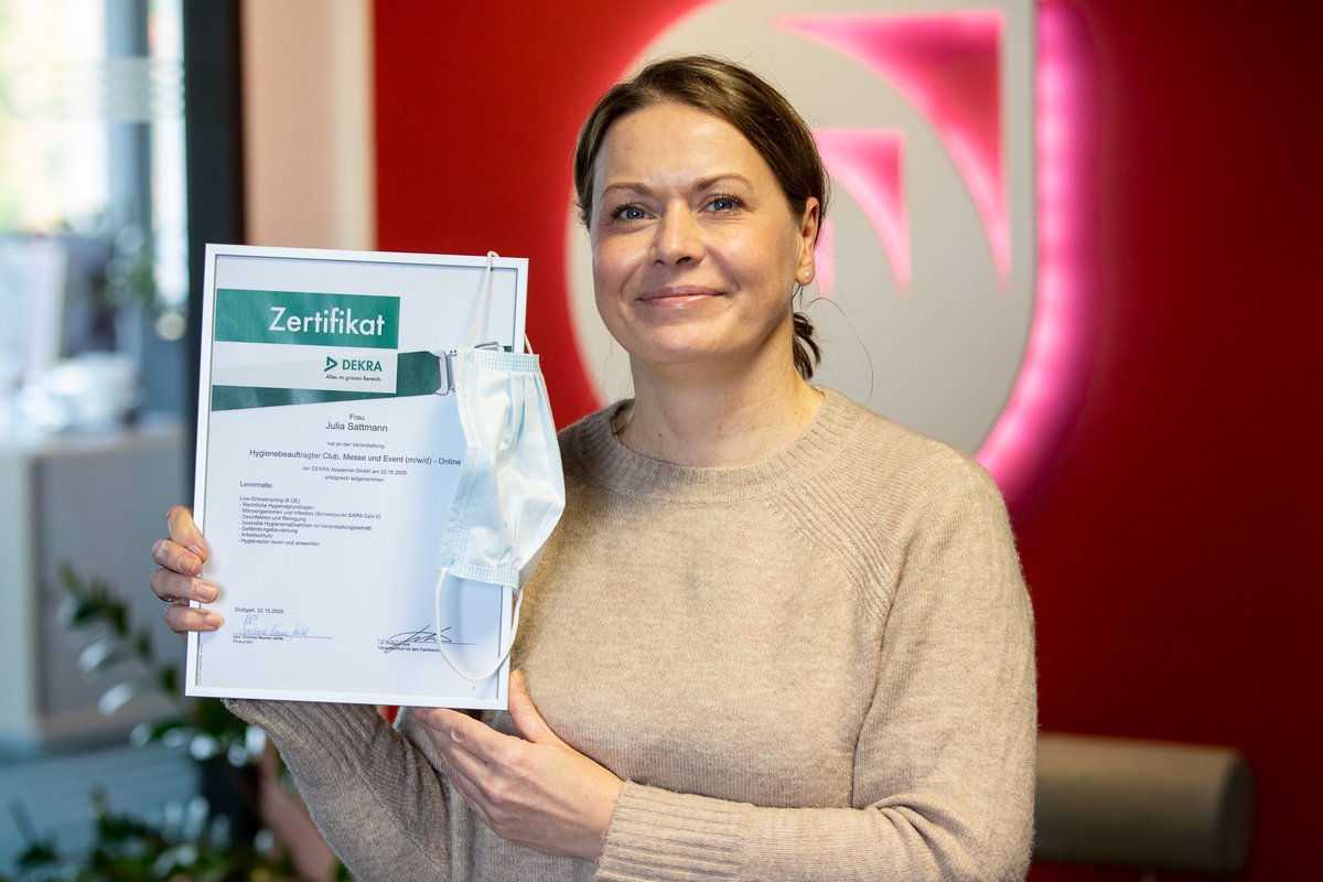 Besondere Zeiten erfordern besondere Maßnahmen!
Julia ist nun Hygiene-Expertin für Events und Co.! 😍

#eineck #tmcgmbh #eventmanagement #hygiene