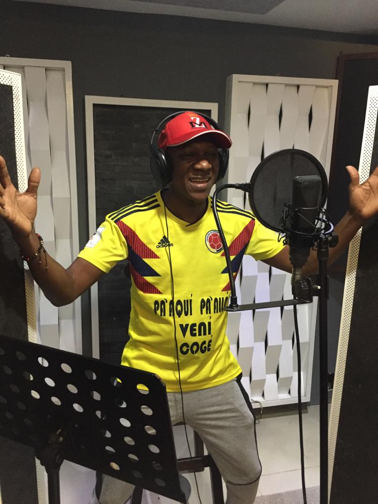 MelchorZapata's tweet photo. Se está cocinando algo Rico🎤🎶. 
Quiere saber que es??
🔥💣
#Musica
#Lanzamiento #sigoperseverando 
#nuevo https://t.co/UgvNgxOssv