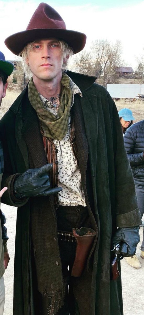 eldiablobea's tweet photo. machine gun kelly as cowboy kells // a thread https://t.co/cKBzaYkOqy