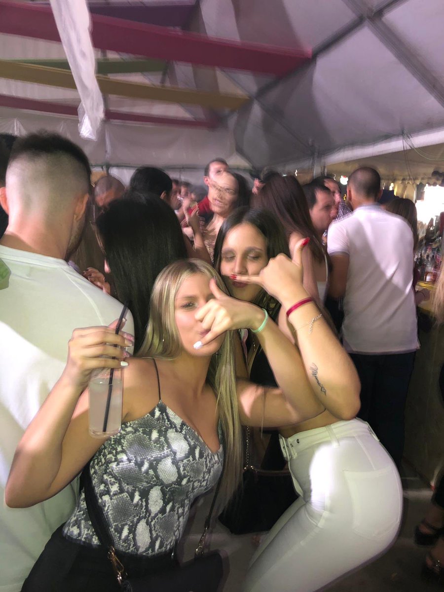 Andreitahidalgo's tweet photo. Te quiero tanto primita @lauris_1999 ❤️🍀🤞🏽 https://t.co/Nik48gofjN
