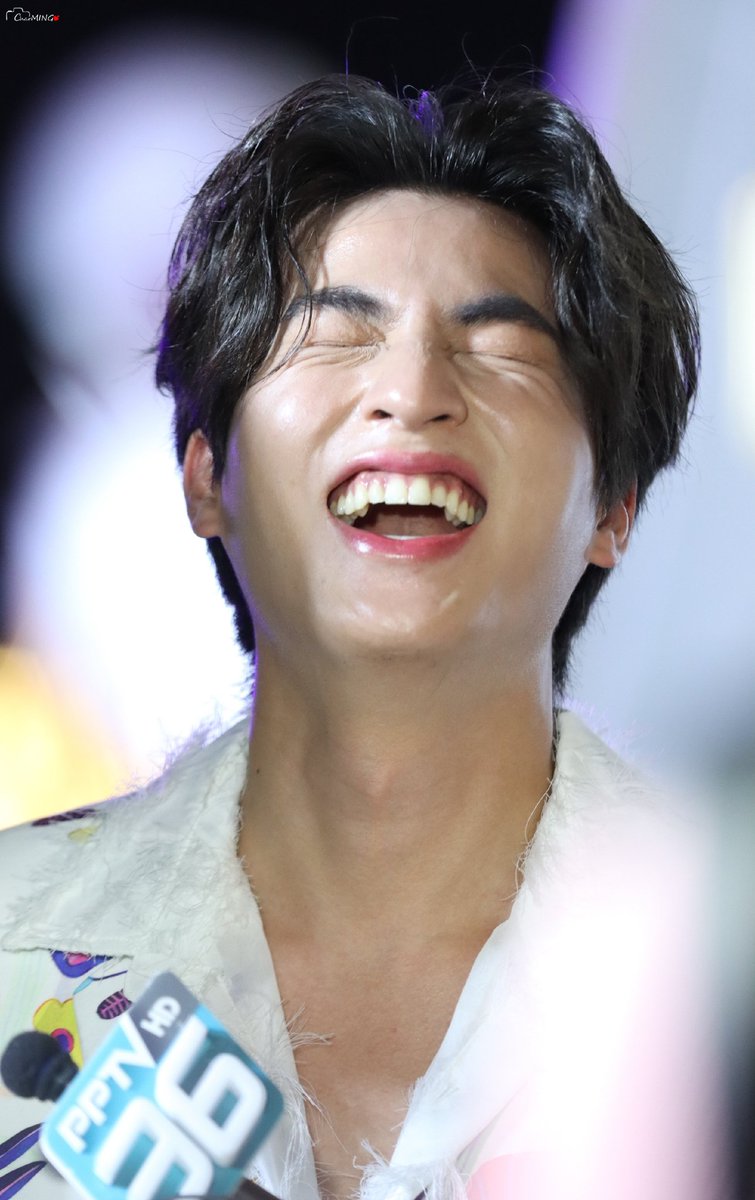 CharMING300K's tweet photo. หยิบแหนบแทบไม่ทันนนนนนนนนนน 🤣🤣🤣
#GulfKanawut
#ICONSIAMXMewGulf https://t.co/tzxfCzLeHJ