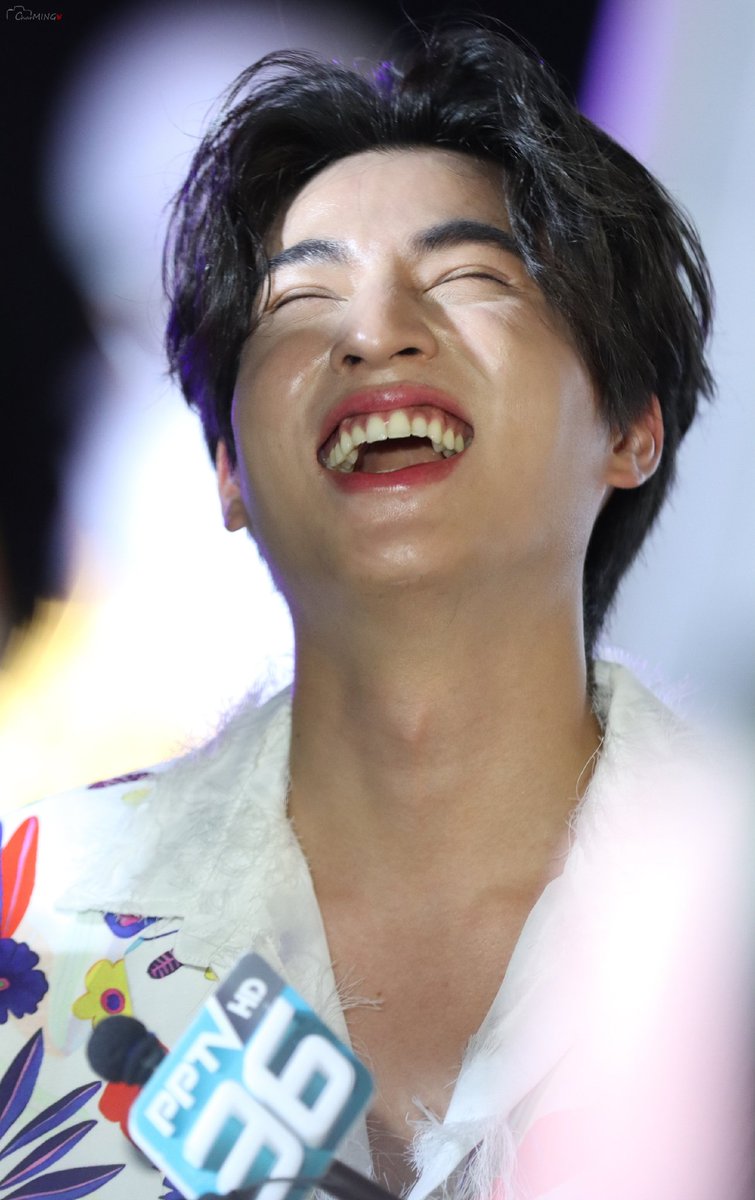CharMING300K's tweet photo. หยิบแหนบแทบไม่ทันนนนนนนนนนน 🤣🤣🤣
#GulfKanawut
#ICONSIAMXMewGulf https://t.co/tzxfCzLeHJ