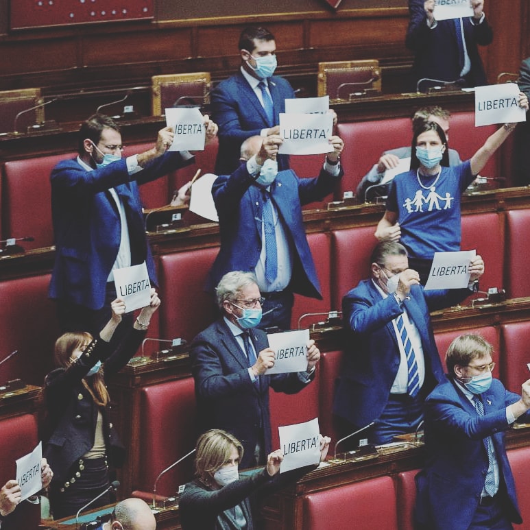ComenciniVito's tweet photo. Primo via libera della Camera alla proposta di legge-bavaglio sull’omotransfobia. Legge liberticida, che la sinistra cerca di far passare nel mezzo di una pandemia e della minaccia del terrorismo islamico. Davvero da irresponsabili e spudorati. Battaglia identitaria! https://t.co/PkhfadNJ36