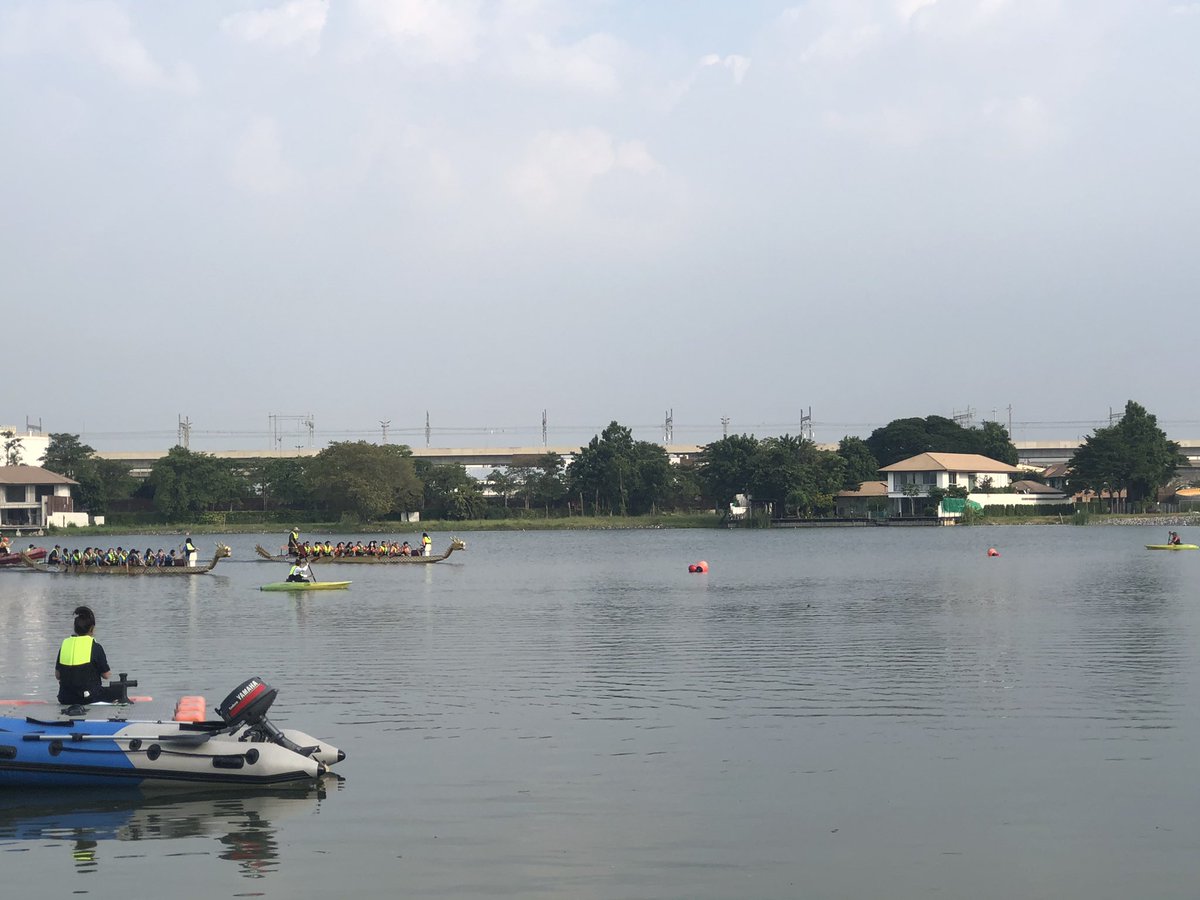 HarrowbkkSF's tweet photo. Dragon boat racing this afternoon on the lake https://t.co/E0e3nfTYwK