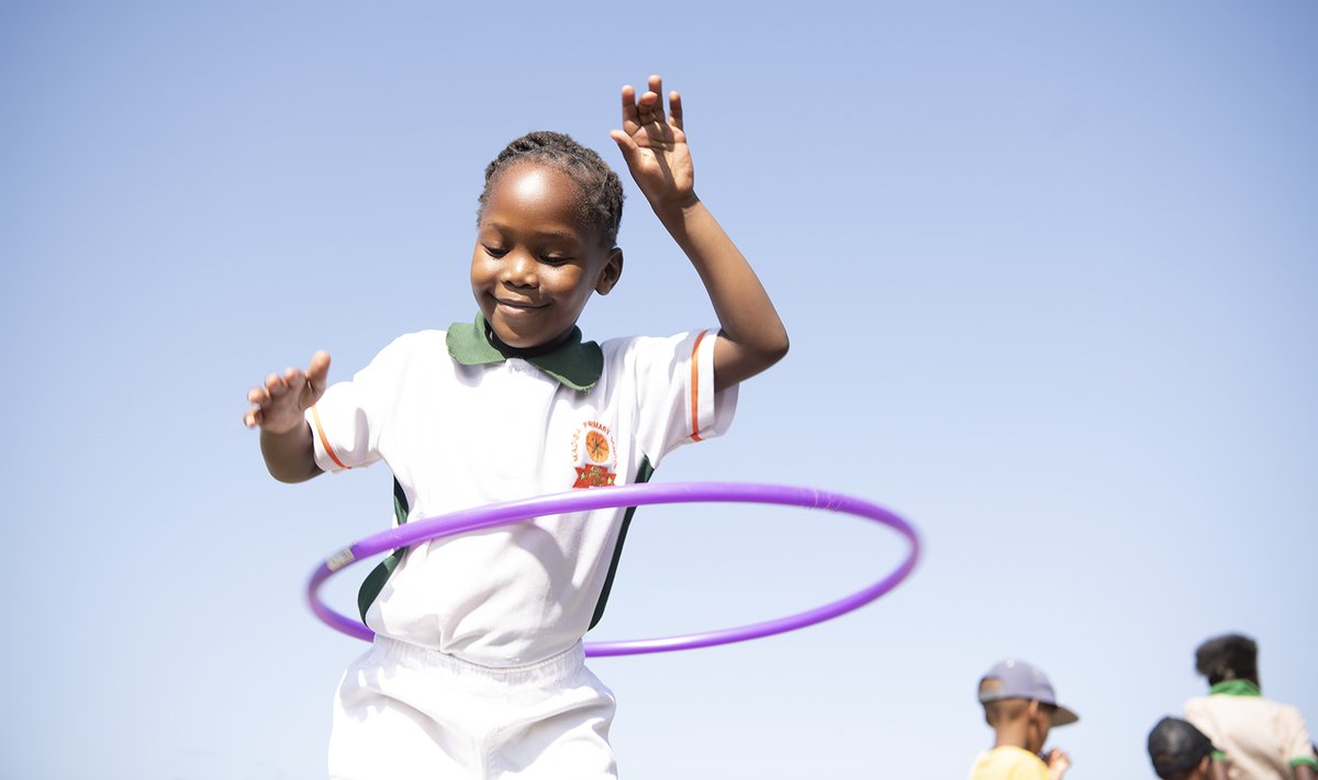 Today is #OutdoorClassroomDay  Encourage children to play and learn outdoors to improve children's learning and health. Read more here >>> bit.ly/2JvaWpI
