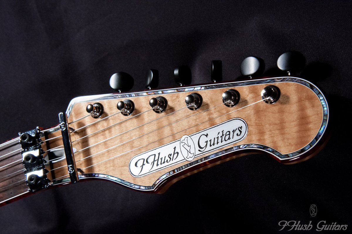 ihush_guitars's tweet photo. ニールショーン氏のLadyM strat#2
コロナ禍が収束&終息して、コンサートツアーができる世の中になる様祈るばかりです。全米のアリーナツアーでの勇姿が見たい✨
#NealSchonMusic
#Journey https://t.co/5WZoH4SdFc