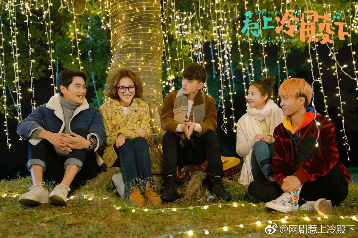 본지 오래되서 기억이 잘 안나는데 남주 여주 케미가 너무 귀여웠고 개인적으로 여주가 못생긴 화장했을때 왜 난 더 예뻐 보였지?Translate post