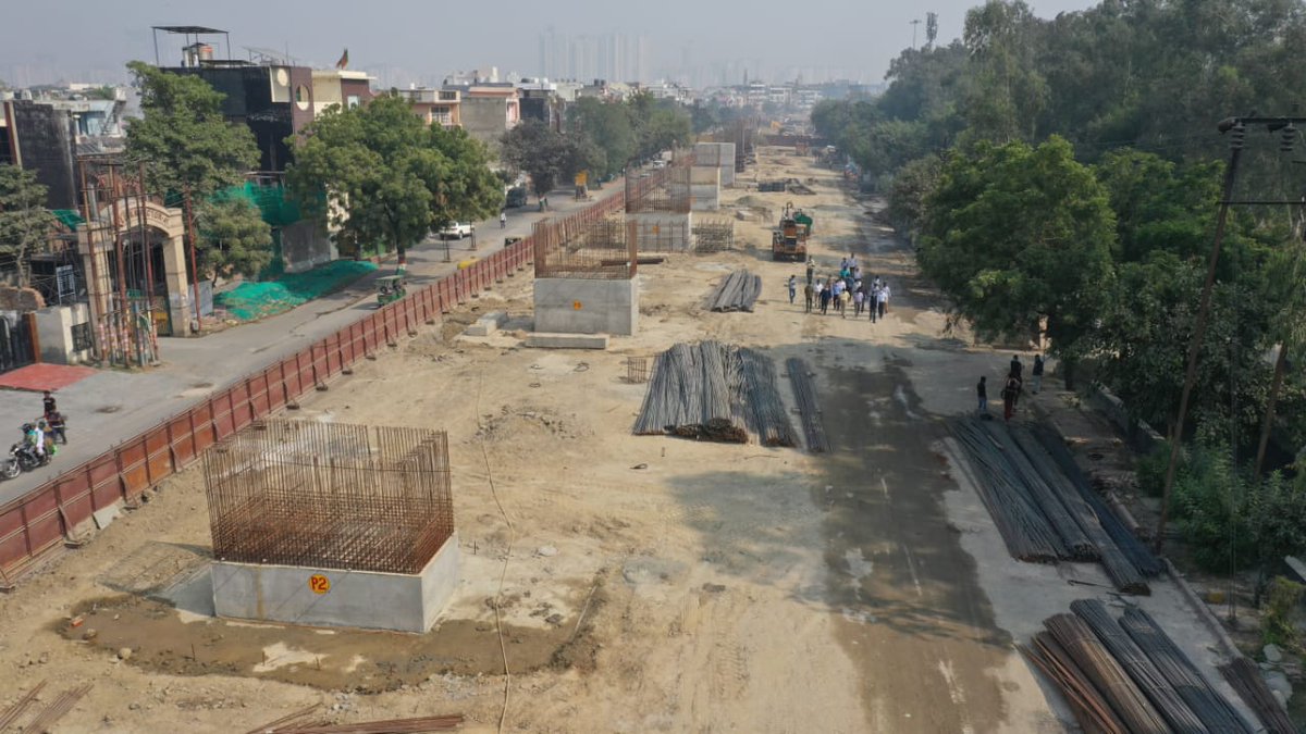CeoNoida's tweet photo. A total of 1,094 Piles, 30 Pile Caps and 15 Pier Castings have been constructed for the 4.5 km Bhangel-NEPZ Elevated Road till date. The work is progressing as per schedule.
#BuildUpNoida
#TransformNoida
@CMOfficeUP @Satishmahanaup @UPGovt
@PibLucknow @InfoDeptUP @PMOIndia https://t.co/d9XVM9o011