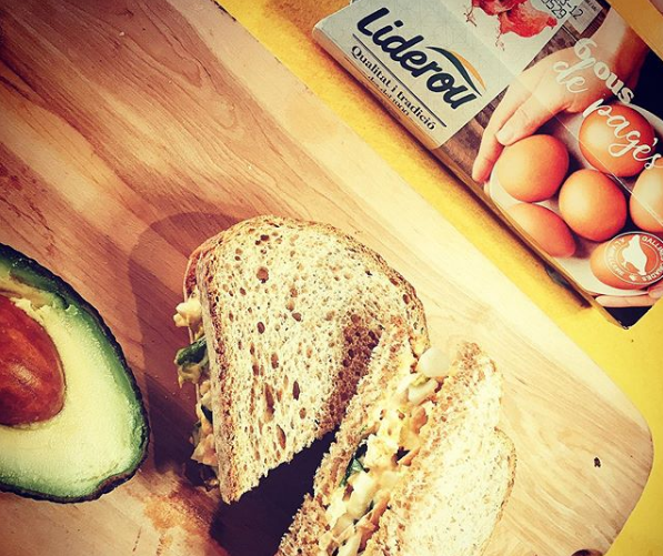 liderou_callis's tweet photo. Avui per sopar farem el nostre entrepà favorit #eggsaladsandwich amb #ousdepages #alvocat i #allioli per sonar-li un toc molt nostre. Qui en vol? Aixequeu mans
#eggsloversliderou 🥚🥚🥚🥚🥚🥚🥚
#cuina #entrepa #bocata #eggs #ous #huevos #cuinetes #soparfacil https://t.co/JAhWmaw6z4