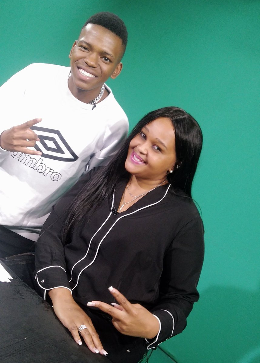 Lee_Ann_Cara's tweet photo. Ndaneta ne politics dze ku USA  reflecting on Zims male musicians Ive met and love their music who are your top 3?
#king98 
@MudiwaHood 
@jahprayzah https://t.co/Wzpr9I0aDt