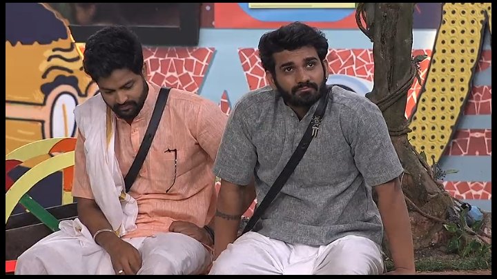 చూడబోతే.. అఖిల్ అంటే.. సిగ్గుతో కూడిన భయం వల్ల గౌరవం లాగా ఉంది  #సొహైల్ కు  #BiggBossTelugu4  #BiggBoss4telugu