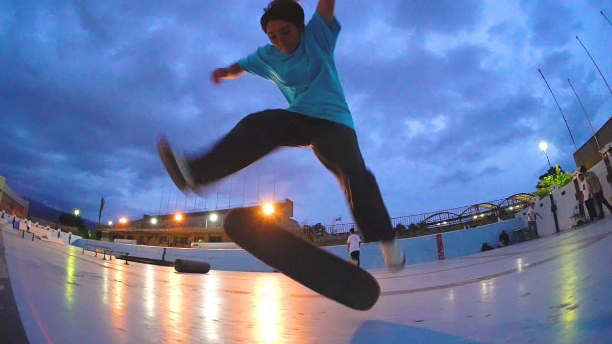 localclips's tweet photo. 女子2人スケート旅 in 長野 Night Pool Skate！（2:57）
https://t.co/ekidKvrV9c https://t.co/wEIZJ3TTsj