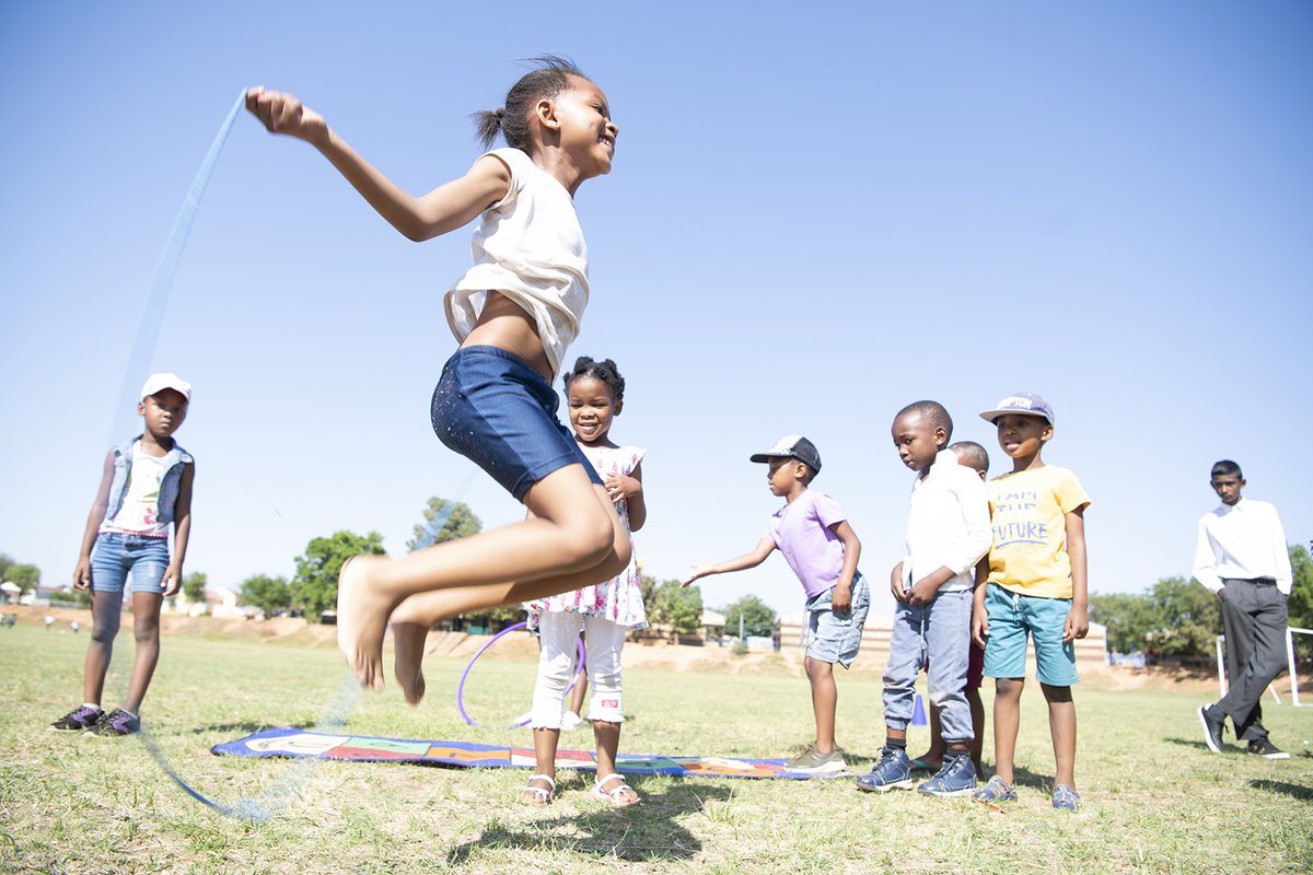 DayOutdoor's tweet photo. Sunshine or rain join us today to celebrate all the goodness that the outdoors produce in the lives of children. Globally almost 10 million children have celebrated this day. Share a walk, an outdoor lesson or just some time to celebrate. 
#OutdoorClassroomDay
#LoveTheOutdoors https://t.co/tLgZp41gYV