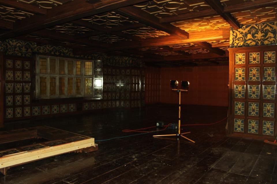 NathanKellyEdu's tweet photo. These pics popped up on my timeline today of the set going in to our studio space for BBC One’s Gunpowder. If you want to study technical and production arts for film and TV? We have the courses for you. #wedeveloptalent @BdSchoolofArt @BradfordCollege https://t.co/sgEI7Flxii