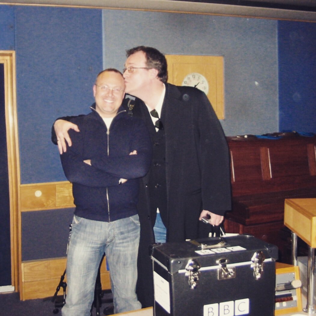 malprin's tweet photo. My #throwbackthursday pic with the marvellous #russelltdavies 

This was in 2005, just before the launch of the “new” #doctorwho 

We were making the radio documentary #projectwho - happier times https://t.co/qnHQkzjZXt