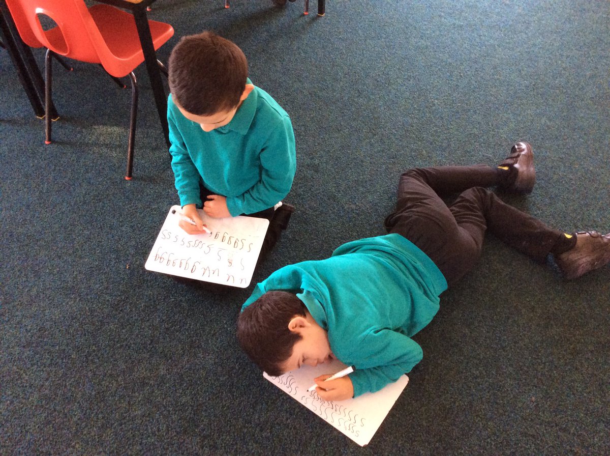 Springwood_Prm's tweet image. We are practising our letter formation every morning #springmonmouth #springlit