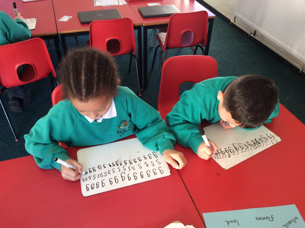 Springwood_Prm's tweet image. We are practising our letter formation every morning #springmonmouth #springlit