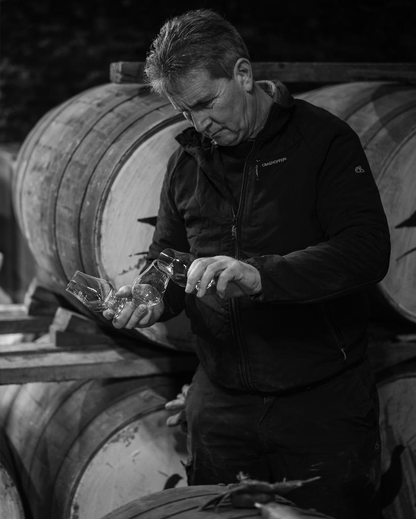 Leica_UK's tweet photo. #MasterTheM - Leica Ambassador, Chris Maas, shadowed the amazing people who work at the Glenturret Whisky Distillery in Scotland.

Camera: #LeicaM6 #LeicaM10Monochrom
Lenses: Noctilux 50mm, Summilux-M 35mm, Summilux-M 21mm
(#ThroughYourLeica: Chris Maas) https://t.co/R7HIlUk87i