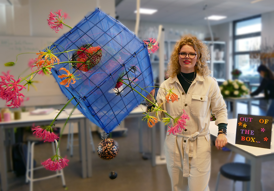 Isa Lam naar landelijke Skills finale Bloembinder. Met haar 'out of the box' creatie heeft ze de jury laten zien dat ze open staat voor vernieuwing en echt 'out of the box' denkt. De finale vindt plaats op 18 maart 2021. bit.ly/35Z16UA #ditismbo