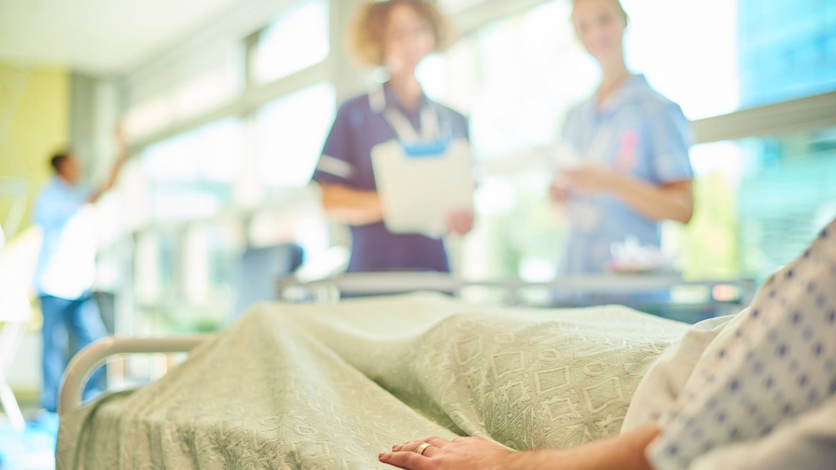 bowelcanceruk's tweet photo. Research published today in the BMJ, suggests people whose treatment for cancer is delayed by even one month, have a 6% - 13% higher risk of dying (a risk that keeps rising the longer their treatment does not begin). @bmj_latest 

Read more: https://t.co/SQearvOAXT https://t.co/jHsjOzKA1L