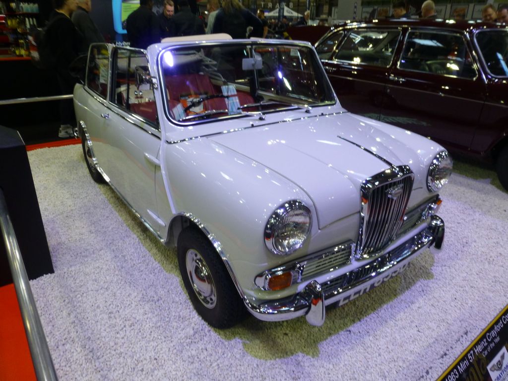 ClassiclineUK's tweet photo. Last year's NEC Classic Motor Show was a hoot! Take a look back at our highlights from the show... https://t.co/N9Moxu2Jfg #ThrowbackThursday #classiccars #classiclineuk #cars #necclassicmotorshow #wheelmeetagain https://t.co/B00bz4wbby
