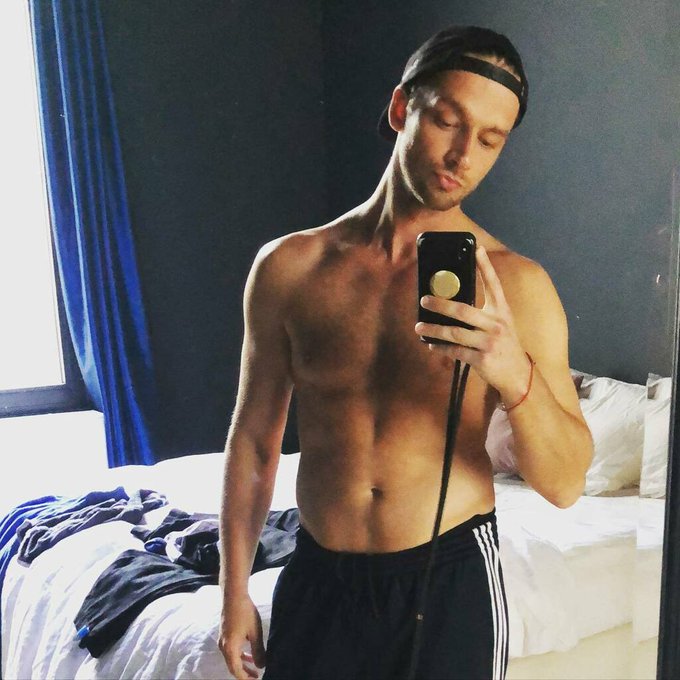 Morning lockdown 2,0 #mornibg #male #man #chest #potd #love #life #cap #gay https://t.co/xtzRWUZzD6 https://t
