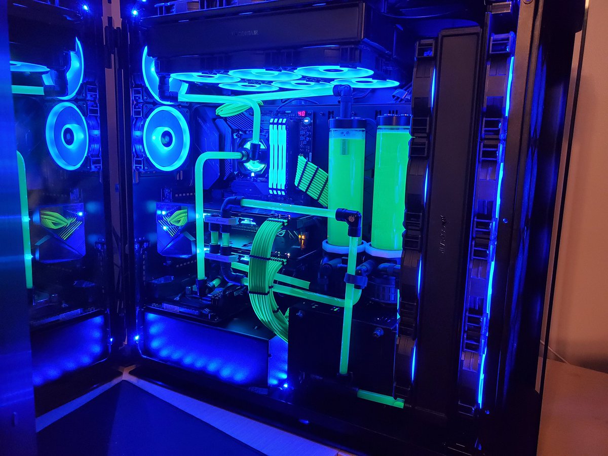 Kenneth11871148's tweet photo. @CORSAIR what do you think of my 1000D build? https://t.co/W5j1fuKiLv