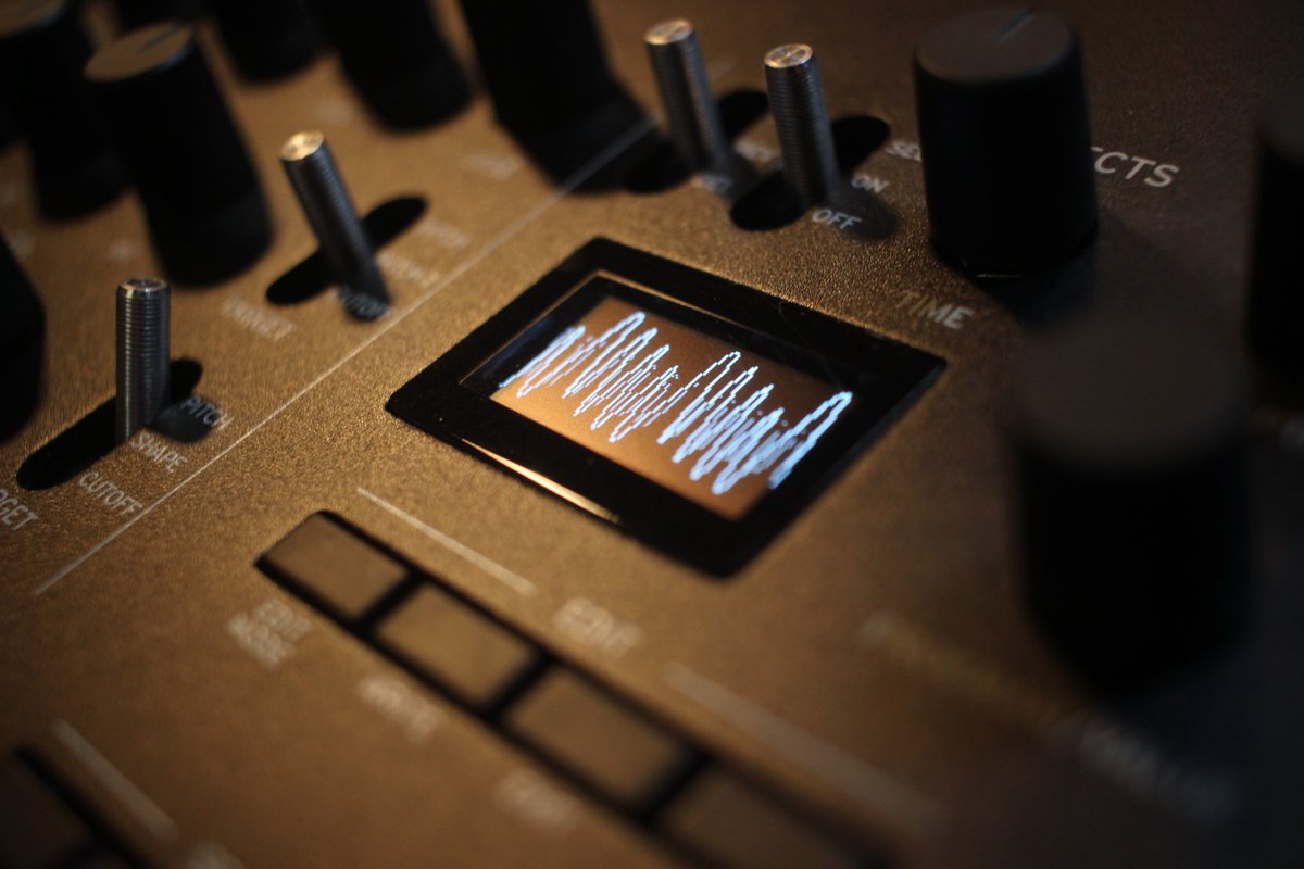 Synthesizer A E S T H E T I C