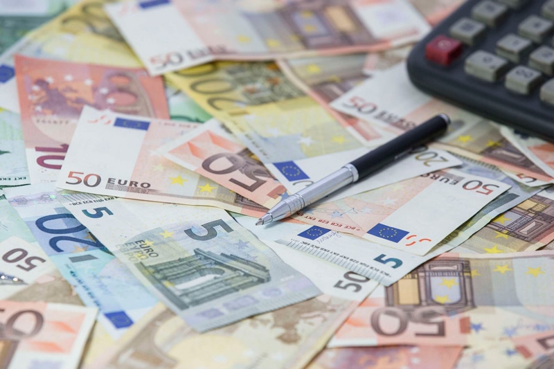 gestietar's tweet image. ¿Cómo se debe actuar ante un vecino moroso? Seguro que alguna vez te ha surgido esta misma duda.

El cobro a morosos es uno de los aspectos que más preocupa a cualquier comunidad de vecinos. Desde Gestietar, te contamos cómo actuar ante esta situación👉 bit.ly/363AtOs.