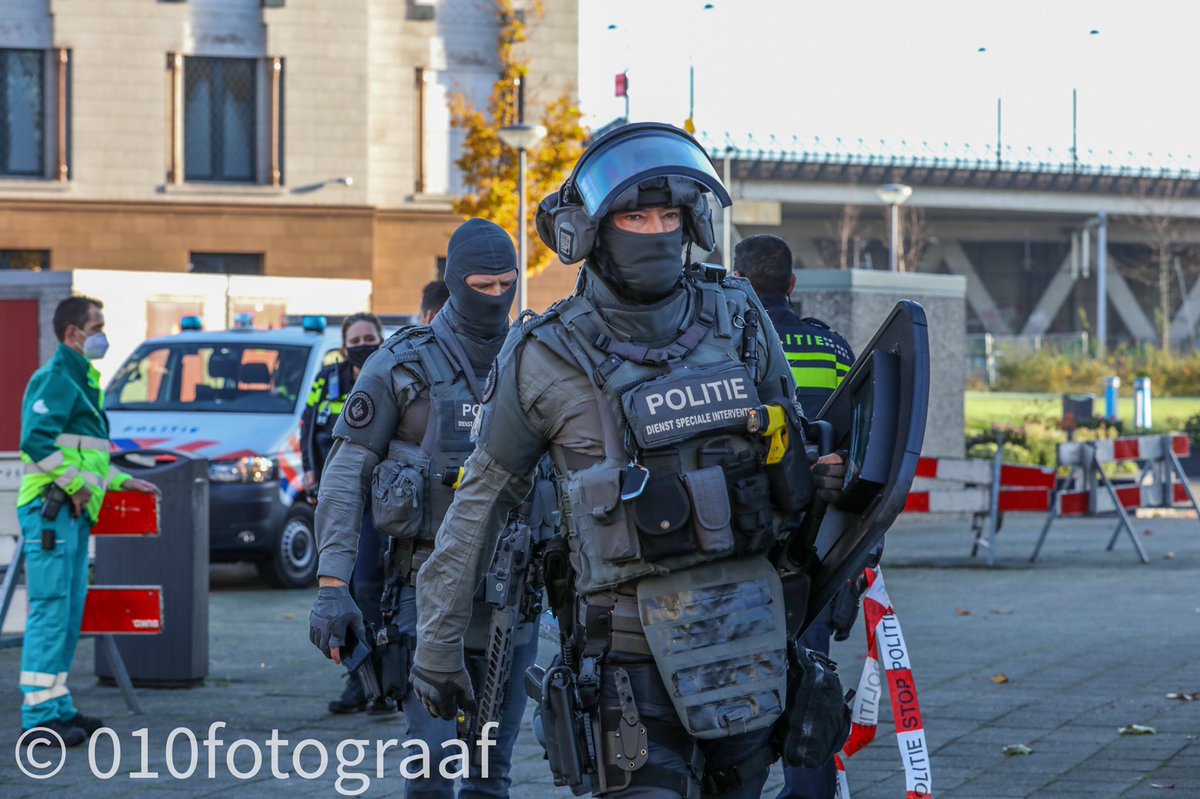 Arrestatieteam haalt verwarde man uit moskee op Rotterdam-Zuid Het artikel staat online ? ..