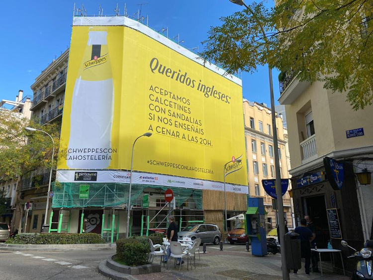 albagarciafp's tweet photo. Con esta pedazo de campaña en clave de humor, @Schweppes_ES  nos invita a cambiar nuestras rutinas para apoyar juntos al sector hostelero. 💥 #publicidad

#schweppesconlahostelería https://t.co/7qRaqJuKYr