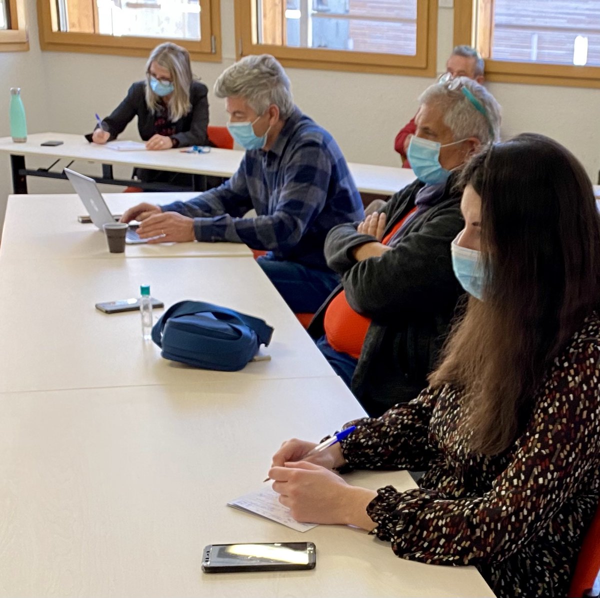 VilleBriancon's tweet photo. MON COMMERÇANT CHEZ MOI
🆕La ville de #Briançon lance une plateforme en ligne pour ses commerçants.
Le « click & collect » et « click & delivery » arrive très bientôt. Première présentation auprès des commerçants de notre ville ce matin. https://t.co/z4CMJe1TgL