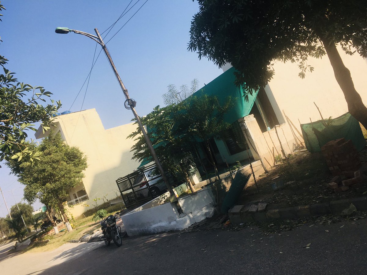 ruchi_john's tweet photo. what the hell is this @Airtel_Presence @care_DIR @_DigitalIndia I allowed underground setup in my park and dp on front wall to get these hanging wires to provide connections to others???? i m going to cut all connections if you don’t concern it immediately. mohali sector 114 https://t.co/G2iWqgqMPk