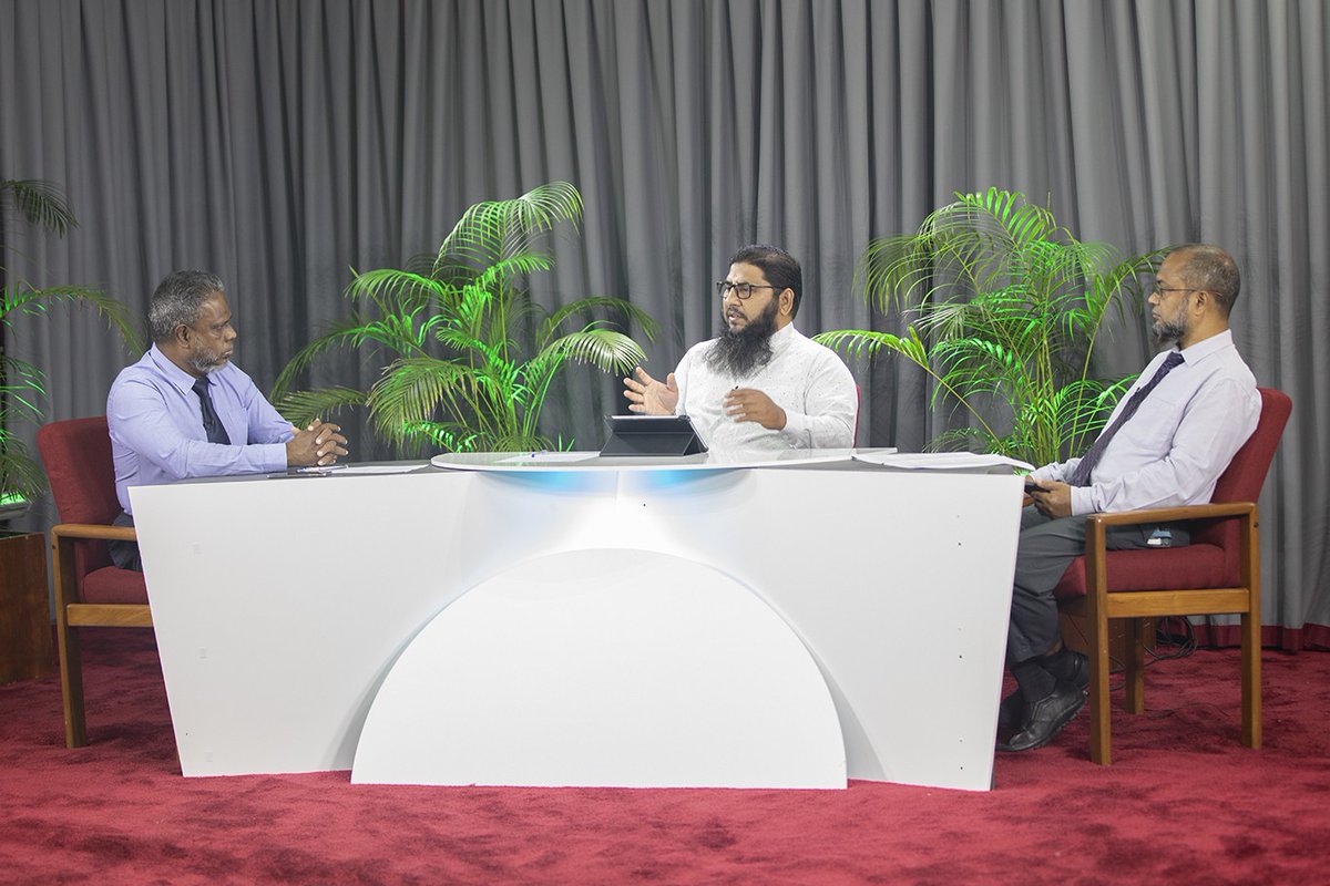 MVIaffairs's tweet photo. މިނިސްޓްރީ އޮފް އިސްލާމިކް އެފެއާޒްގެ ފަރާތުން ދީނީ ހޭލުންތެރިކަން އިތުރުކުރުމަށް ލައިވްކޮށް ގެނެސްދޭ "ހަނދުމަ" ޕްރޮގްރާމްގެ ތެރެއިންކުދިންގެ "ޢުމުރާއި ގުޅޭގޮތުން ދީން އުނގަންނައި ދިނުމުގެ މުހިންމުކަން"
05 ނޮވެމްބަރ 2020
#Handhuma #MVIaffair https://t.co/bYoh6FhgT5