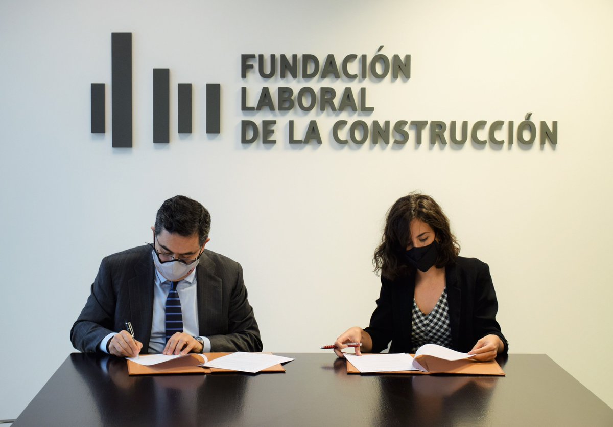 AreaEmpleoFSMLR's tweet photo. 🆕✍️Desde @FundacionSMLRPH hemos firmado un convenio de colaboración con @Fund_Laboral para fomentar el #empleo y la #innovación en el sector de la #construcción 🙌Impulsaremos acciones conjuntas para incorporar #ProfesionalesCualificados 👷‍♀️👷‍♂️ 👉https://t.co/txMZjBQEar https://t.co/h3e4DWK01q